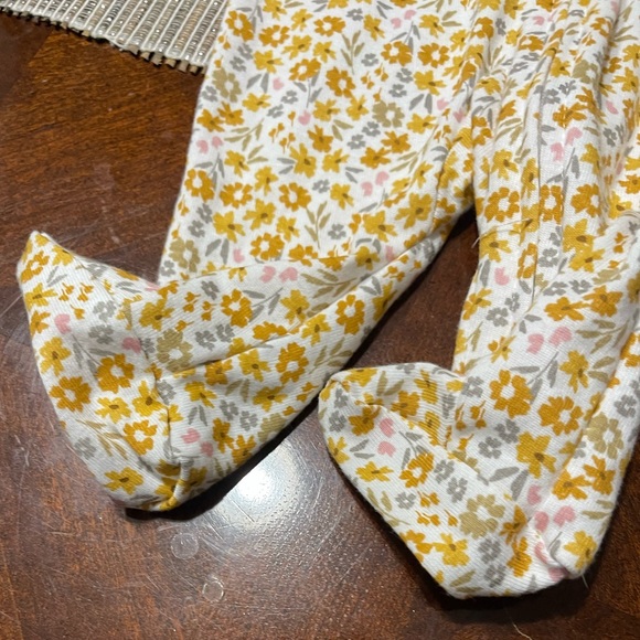 Carter’s newborn onesie - Picture 6 of 6